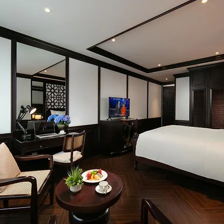 May De Ville Crown Hotel-2